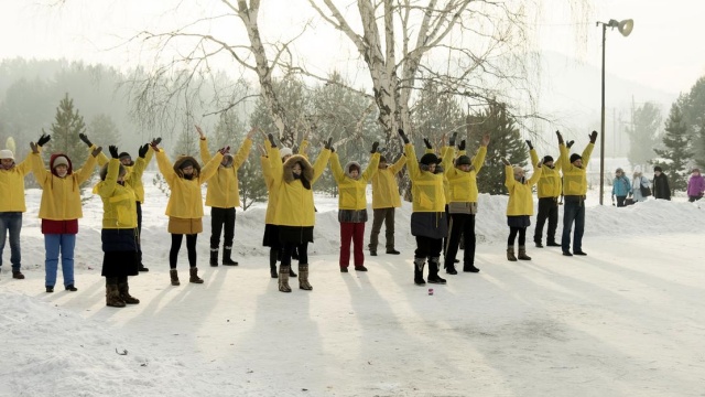 러시아 이르쿠츠크(Irkutsk)에 있는 파룬궁 수련생