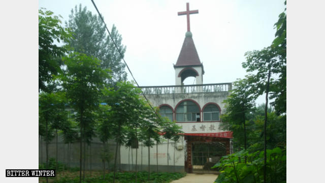 쉬창시 수유자이(許由寨) 마을의 교회가 중국 정부에 강제로 넘겨지기 전