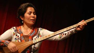 위구르족 음악가 사누바 투르순