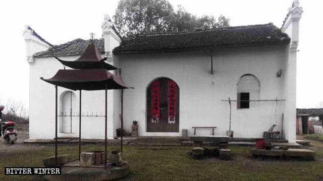 안후이(安徽)성 츠저우(池州)시 관할 우사(烏沙)진의 한 불교 사원은 흰색으로 페인트칠이 됐다