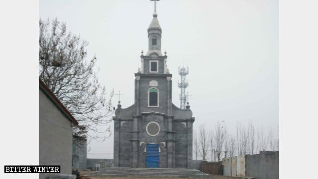더차오탕(得朝堂) 교회의 입구가 봉쇄되었으며, 교회 정문 위에 성인의 조각상이 놓여있던 자리도 막혀 있다