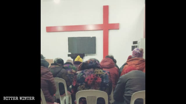 네이샹(内鄕)현에 소재한 개혁파 가정교회에서 신자들이 모임을 하고 있다.