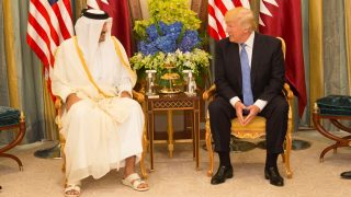 미국의 도널드 트럼프 대통령과 함께한 카타르의 에미르(국왕)인 타밈 빈 하마드 알 타니(Tamim bin Hamad Al Thani)