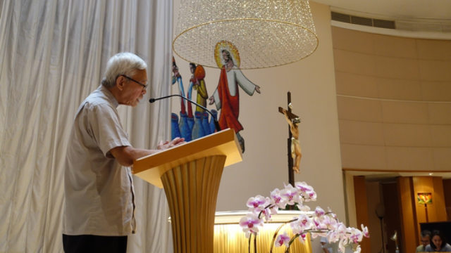 천르쥔 추기경이 9월 15일, 가르멜산 성모 마리아 성당(Our Lady of Mount Carmel Church)에서 홍콩을 위한 기도회를 이끄는 모습