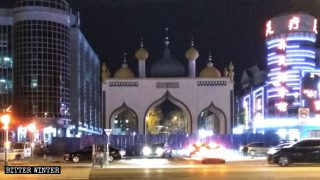 파괴되는 이슬람 건물, 제거되는 이슬람 상징