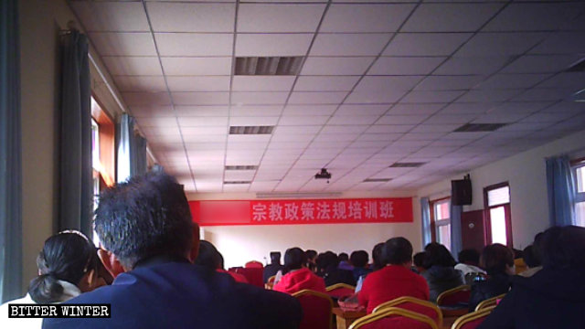 정저우(鄭州)시에서 5대 종교 성직자들을 대상으로 열린 연수회