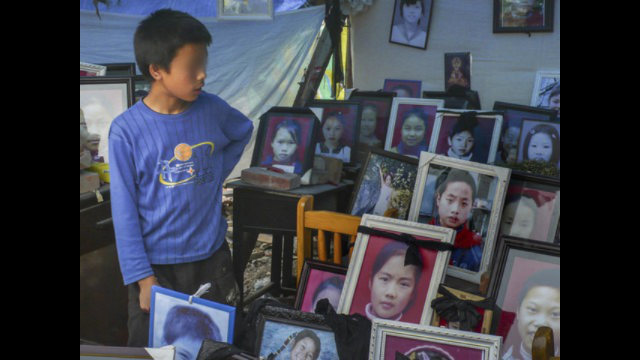 2008년 쓰촨성 지진 당시 아동 피해자들의 모습 