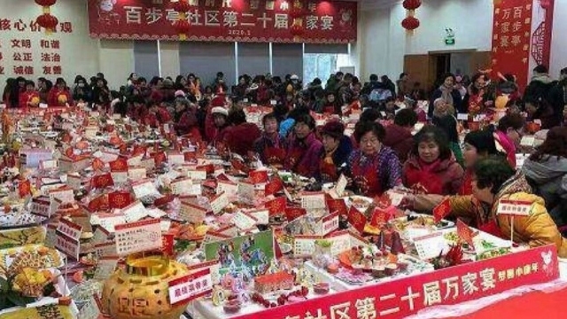 2020년 1월 18일, 기네스 세계 기록에 도전하기 위해 우한(武漢)시에서 4만이 넘는 가족이 참여한 가운데 열린 포틀럭 파티(potluck banquet, 참석자가 각각 음식을 가져와 나눠 먹는 파티)가 바이러스 확산의 주요 요인이었다.