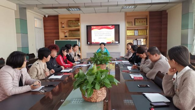 시진핑 연설을 학습하는 유치원 교사들